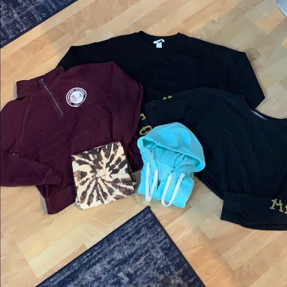 Volcom Tops - Women’s small bundle #2